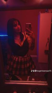 695800469: Chica busca chico en Sevilla