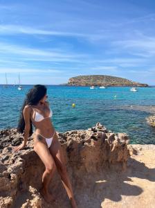 664035348: Chica busca chico en Madrid