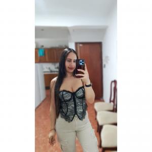 667694619: Chica busca chico en Sevilla