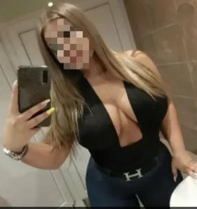 672861748: Chica busca chico en Barcelona