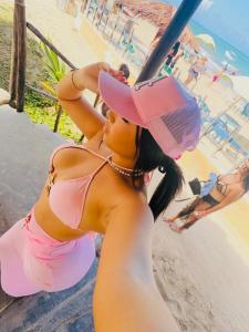 697708106: Chica busca chico en Granada