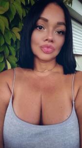 613431503: Chica busca chico en Barcelona