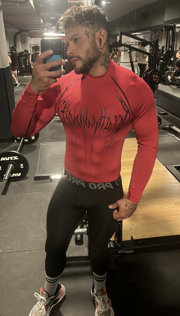 Chico busca chica en Granada: 