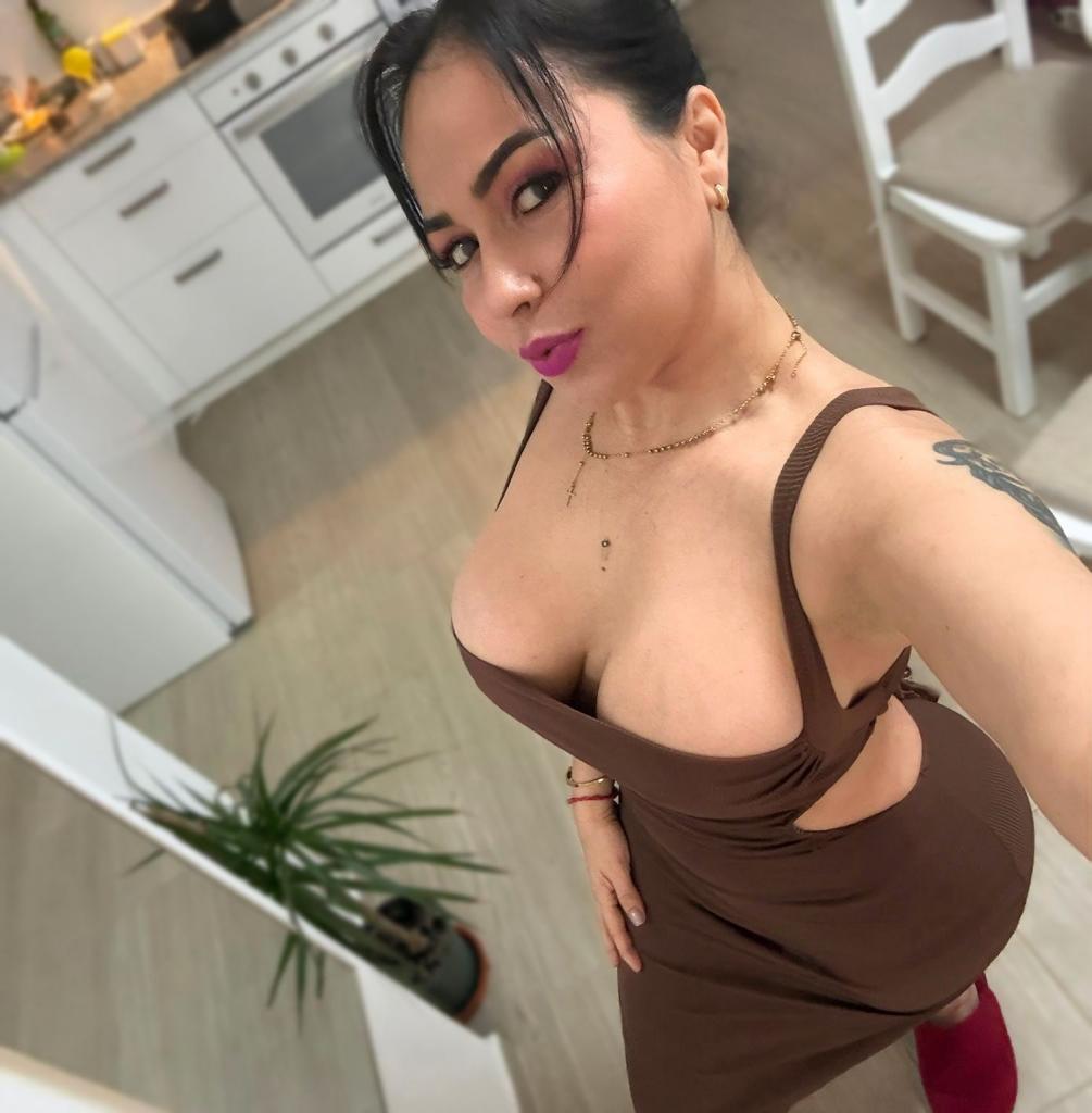 664313875: Chica busca chico en Málaga