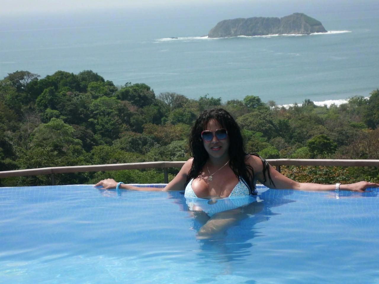 614169588: Transexual en La Coruña