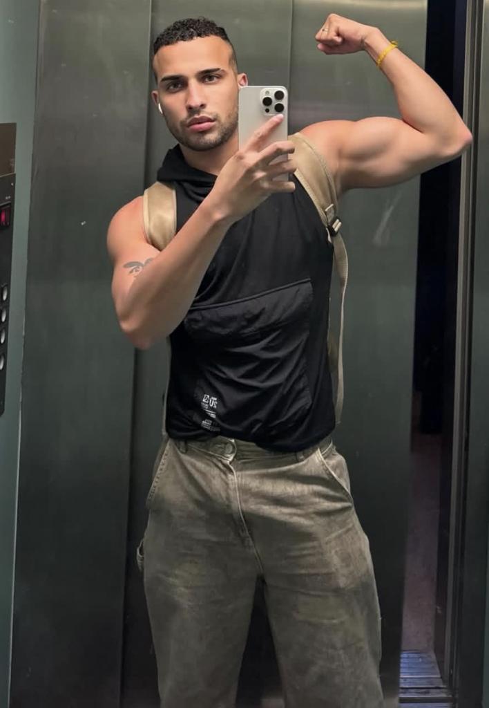 Chico busca chica en La Coruña: 