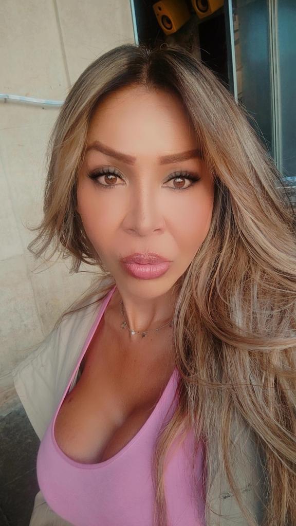 688373694: Travesti en León