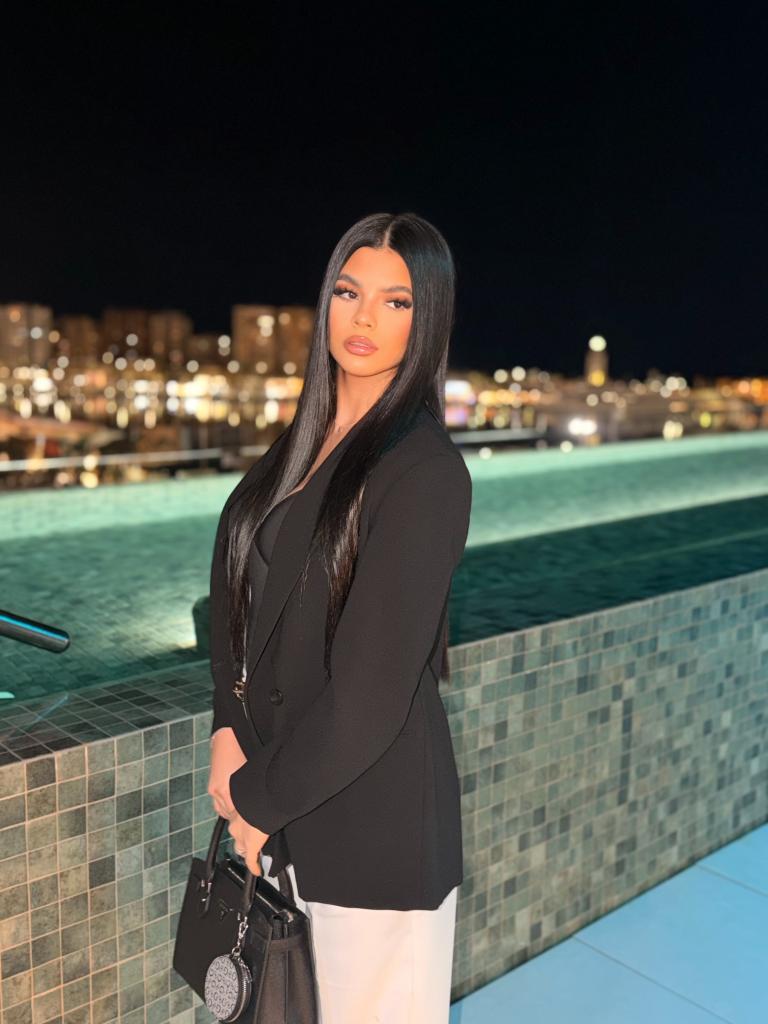 Chica busca chico en Almería: Chica busca chico