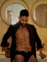 651839446: Chico busca chica en Barcelona