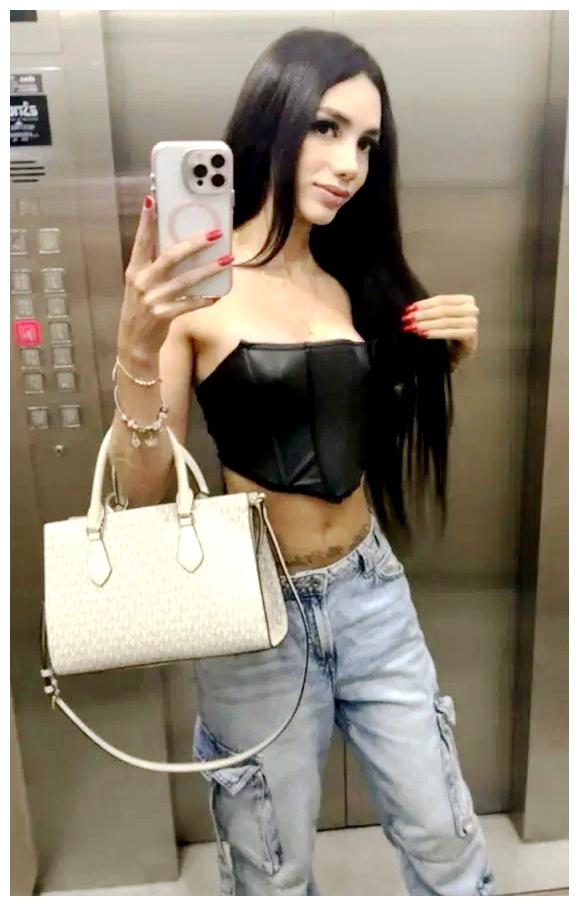 Chica busca chico en Ibiza: 