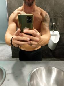 646469671: Chica busca chico en Melilla