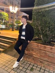 661169359: Chico busca chica en Sevilla