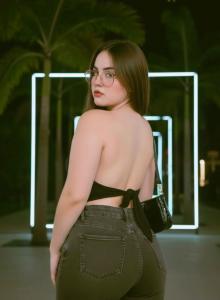 670738176: Chica busca chico en Madrid