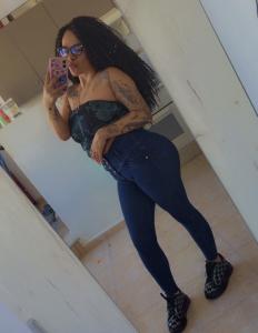 697419204: Chica busca chico en Barcelona