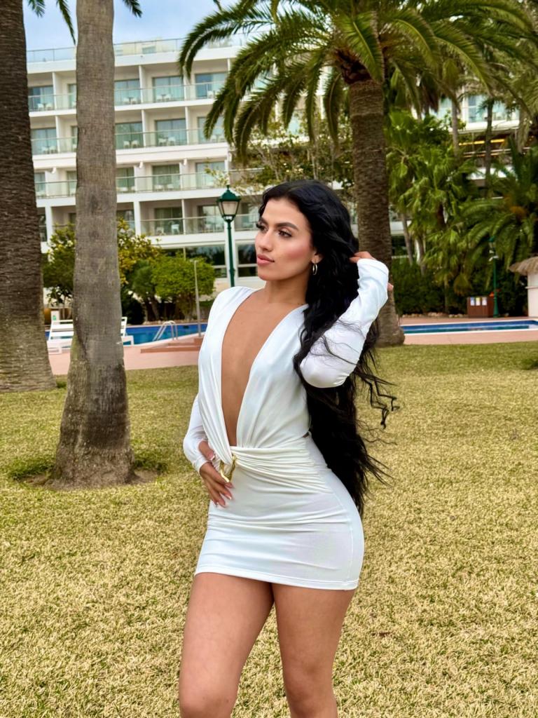 Chica busca chico en Ibiza: 