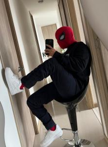 624231973: Chico busca chica en Barcelona