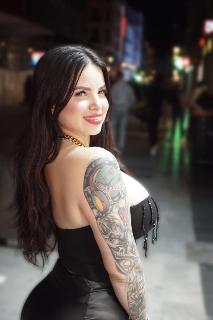 610466154: Chica busca chico en Lérida