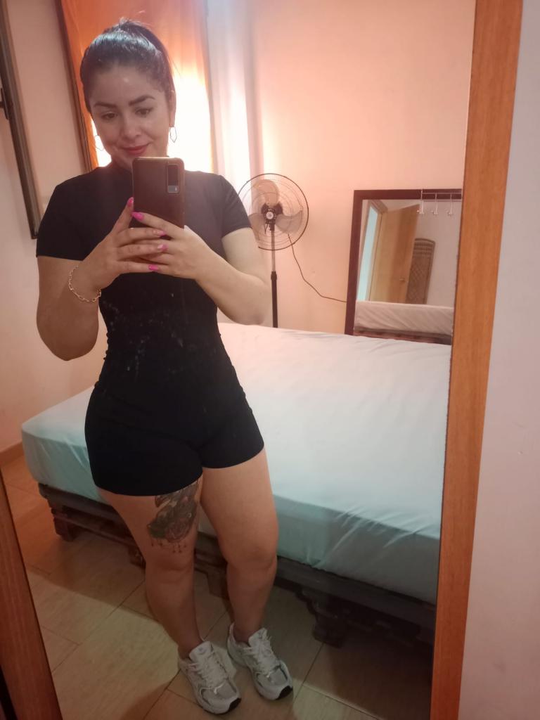 643863677: Chica busca chico en Almería