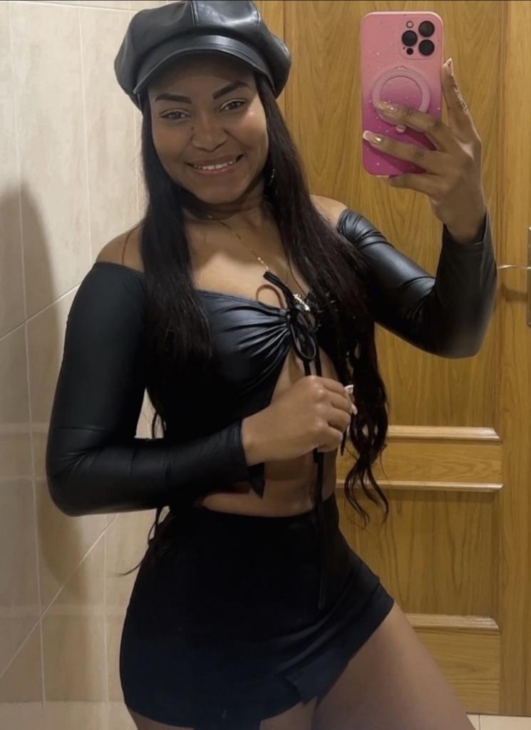 670502467: Chica busca chico en Navarra