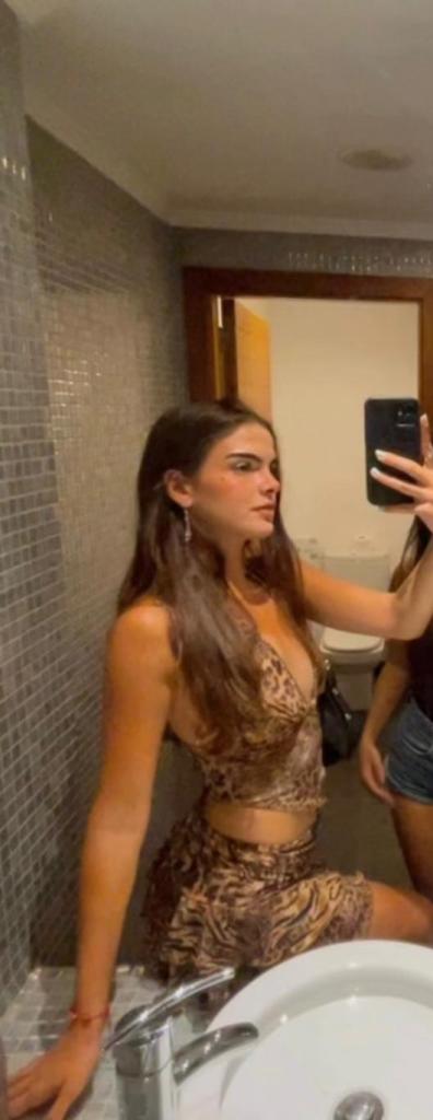 Chica busca chico en Ibiza: 