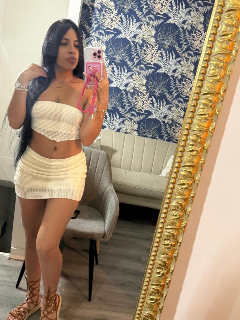 Chica busca chico en Almería: 