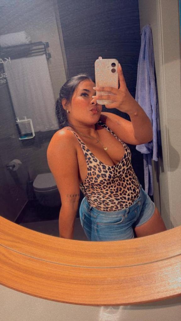 664039705: Chica busca chico en Barcelona