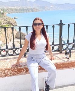 657040353: Chica busca chico en Granada