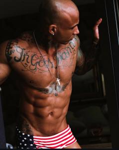 692449053: Chico busca chica en Barcelona