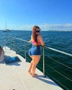 631844041: Chica busca chico en Gerona