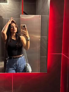 661131294: Chica busca chico en Málaga