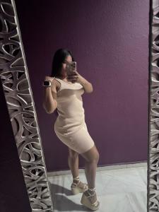 664039705: Chica busca chico en Barcelona