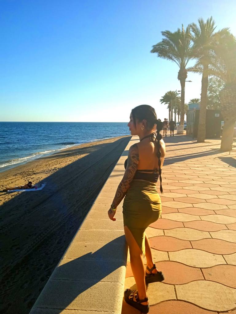 Chica busca chico en Almería: 