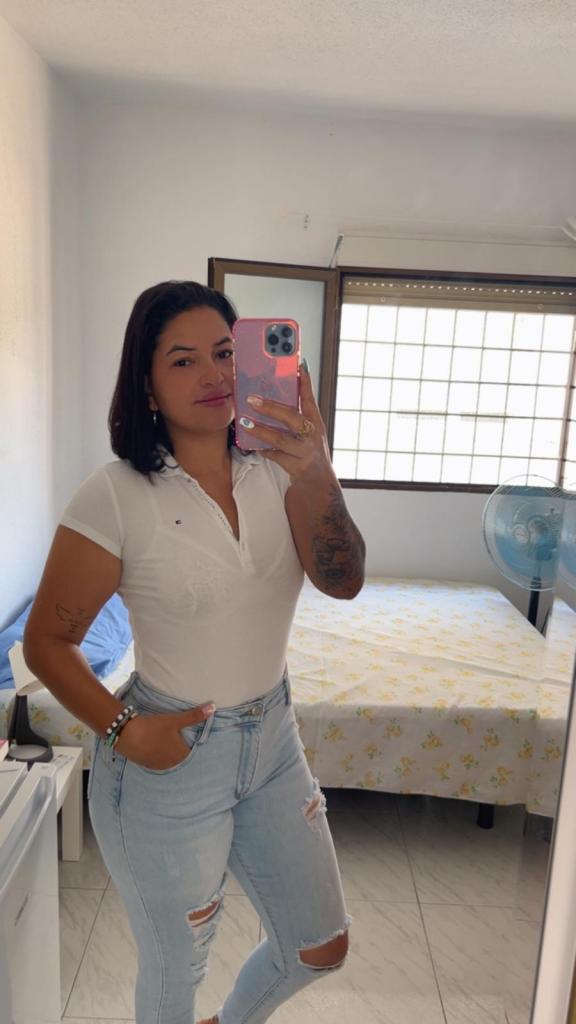 Chica busca chico en Alicante: Chica busca chico