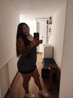 695404105: Chica busca chico en Barcelona