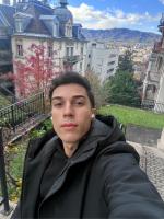 664554548: Chico busca chica en Barcelona