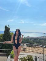 647242159: Chica busca chico en Madrid