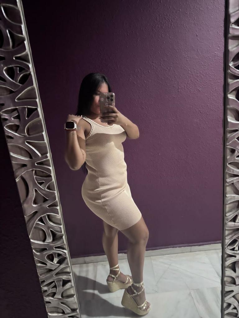 664039705: Chica busca chico en Barcelona