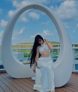 663417936: Chica busca chico en Sevilla