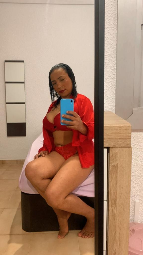 655360870: Chica busca chico en Sevilla