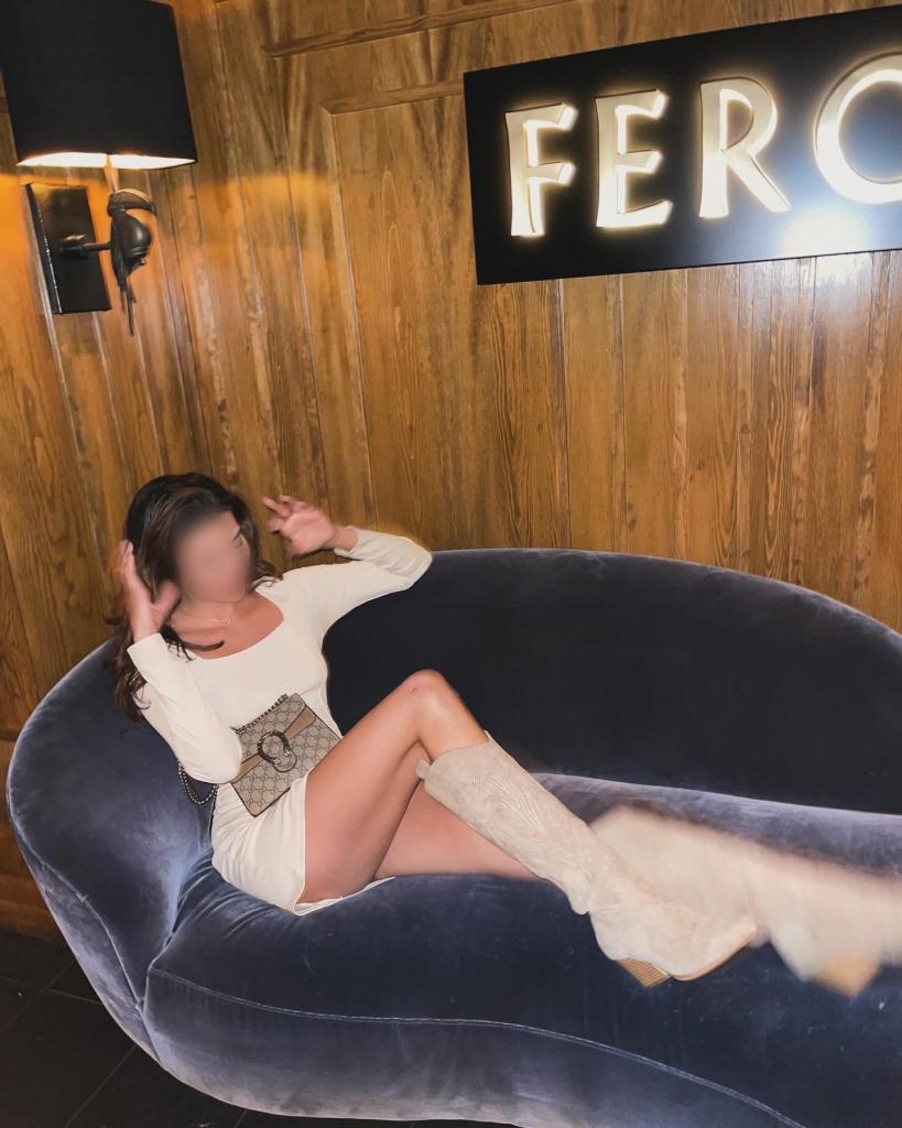 697271347: Chica busca chico en Madrid