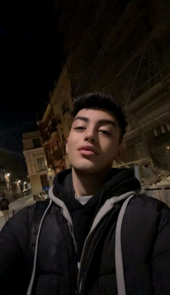 Chico busca chica en Granada: 