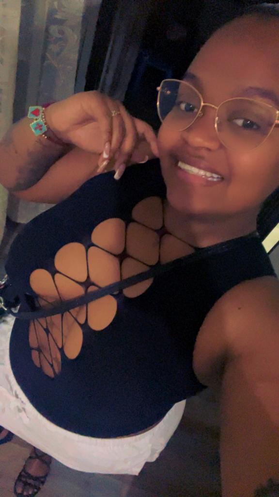 613696413: Chica busca chico en Málaga