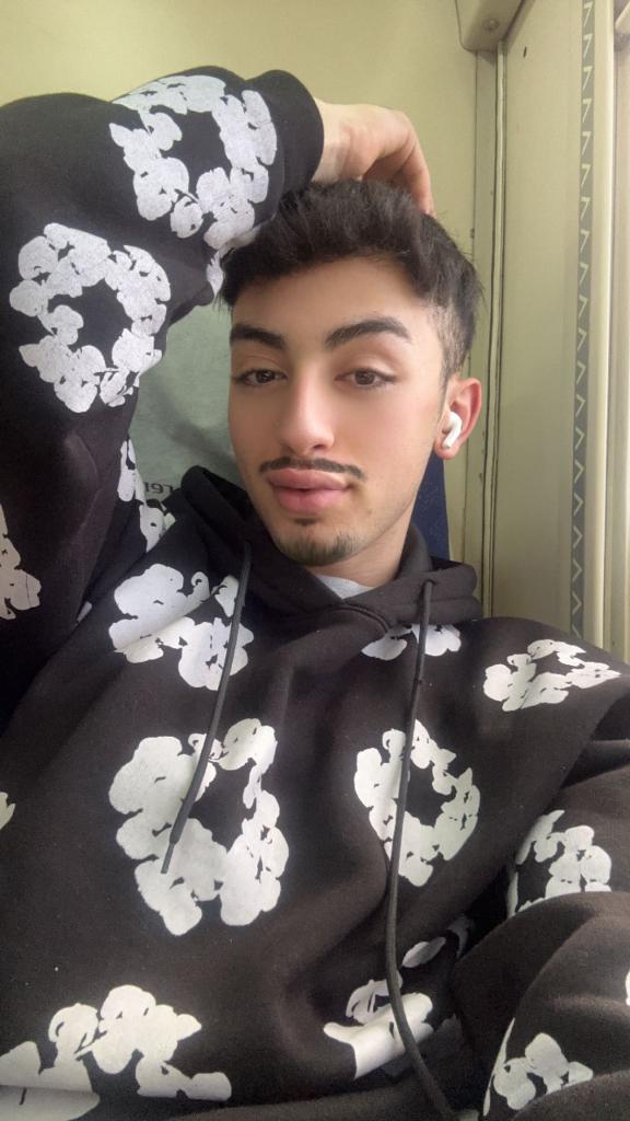 Chico busca chica en Granada: 