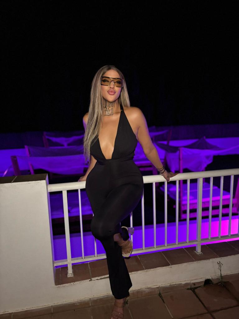 Chica busca chico en Ibiza: Chica busca chico
