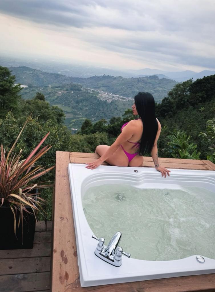 613838609: Chica busca chico en Málaga