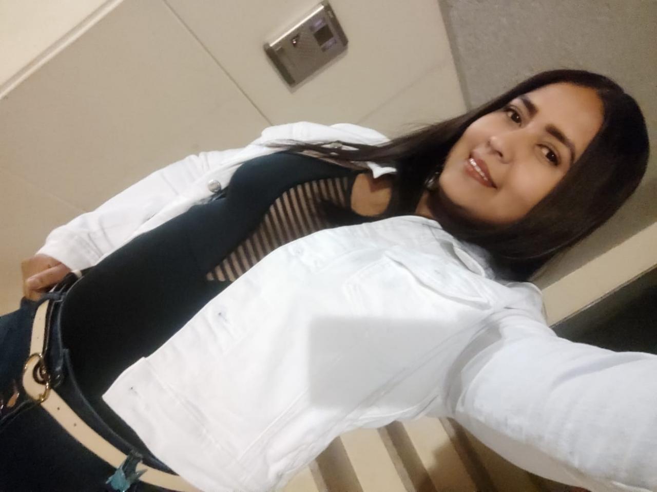 611224616: Chica busca chico en Barcelona