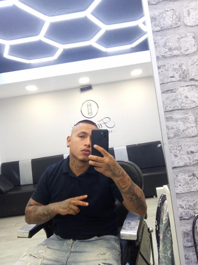 624518494: Chico busca chica en Barcelona
