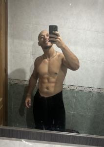 613385447: Chico busca chica en Valencia