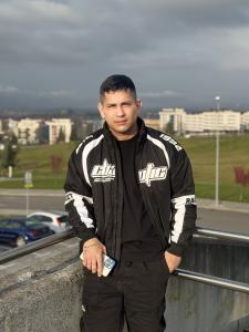 613637662: Chico busca chica en Pontevedra