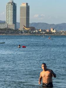 624518494: Chico busca chica en Barcelona